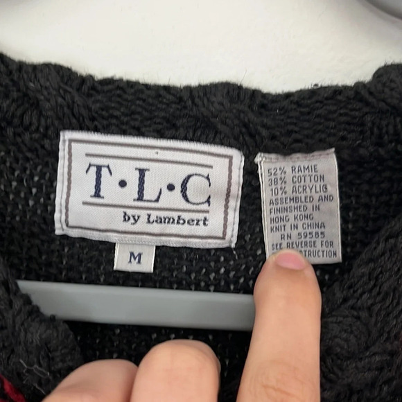 Vintage 3D Knit Cosby Sweater Size Medium Red & Black - Picture 2 of 5